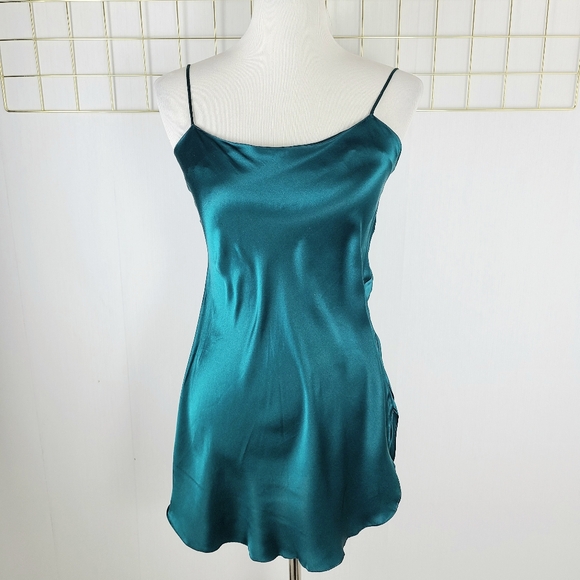 green emerald velvet dress 90's Emerald Green Slip Dress  Unearth Vintage